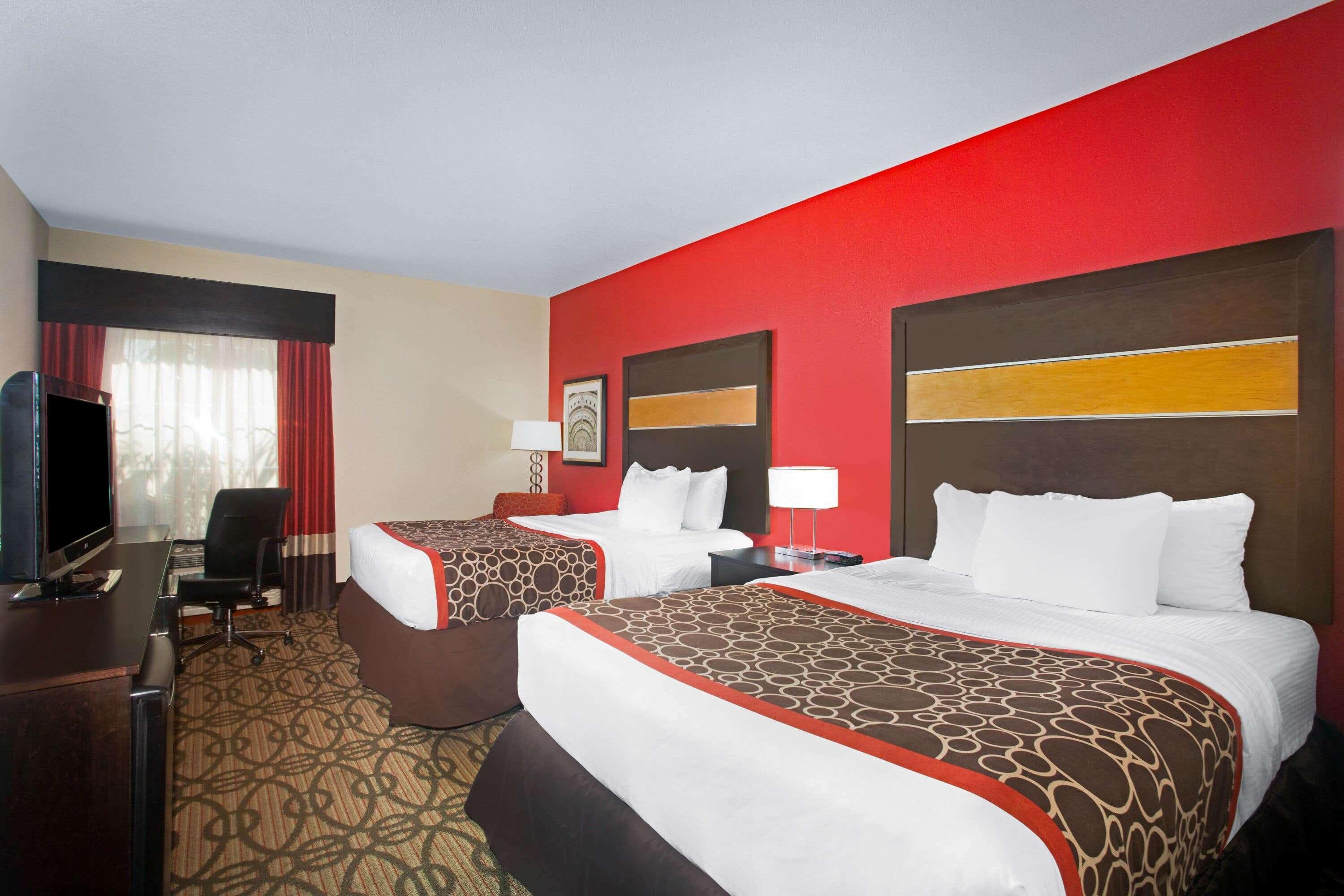 La Quinta By Wyndham Pearsall Exterior photo